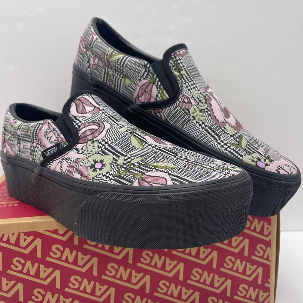 Vans WMNS Classic Slip-On Stackform Platform Sneakers
Tapestry Floral Black - Picture 13 of 16